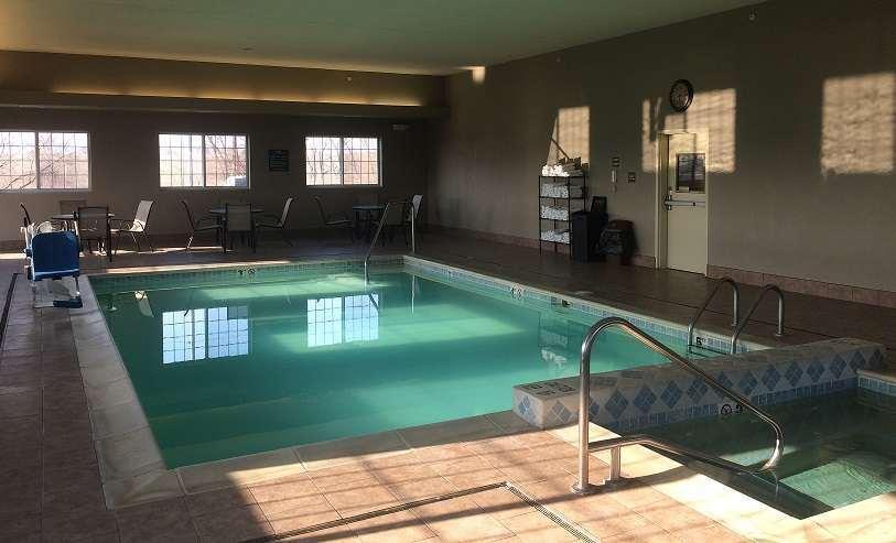 Super 8 By Wyndham Cedar Falls Esterno foto