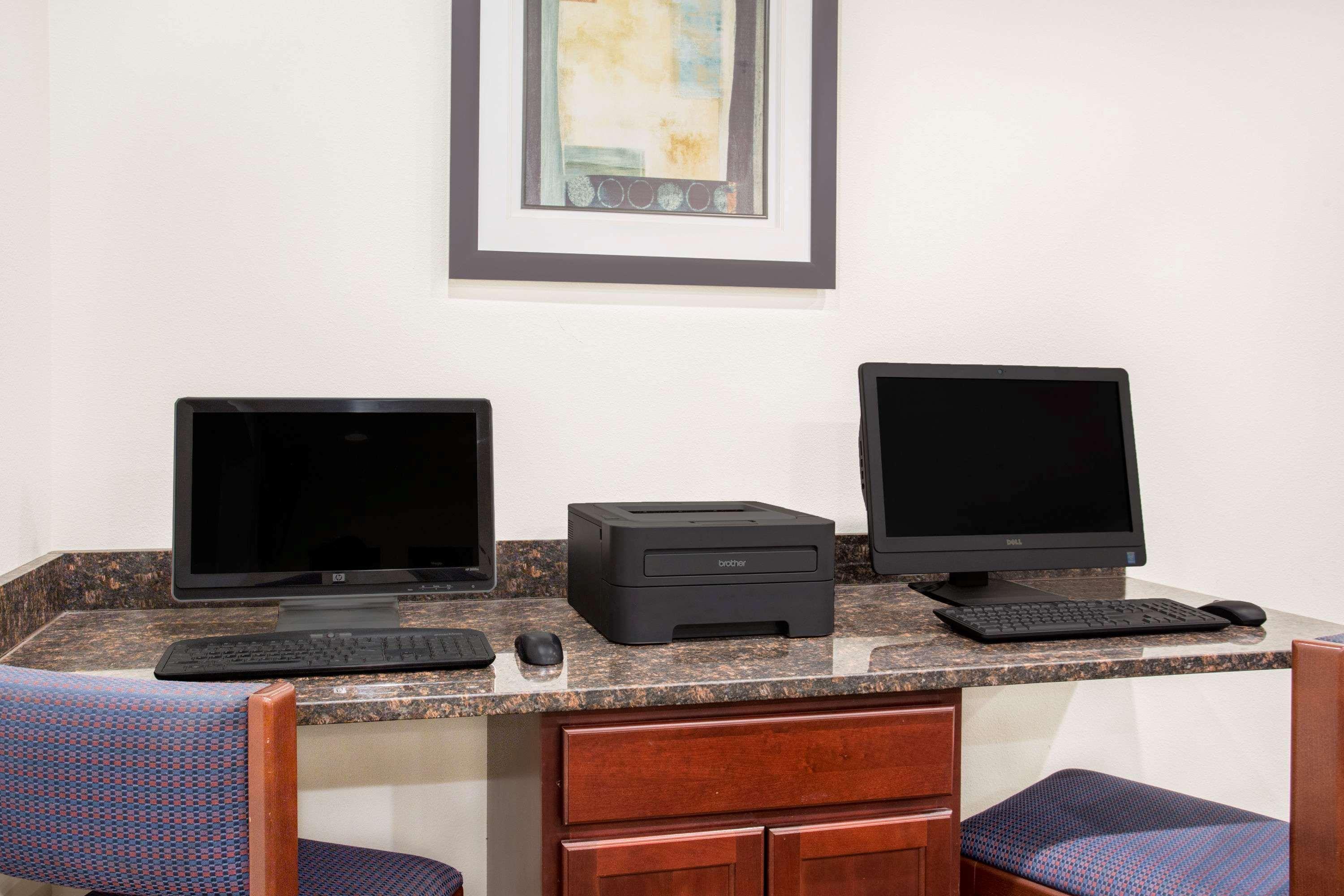 Super 8 By Wyndham Cedar Falls Esterno foto