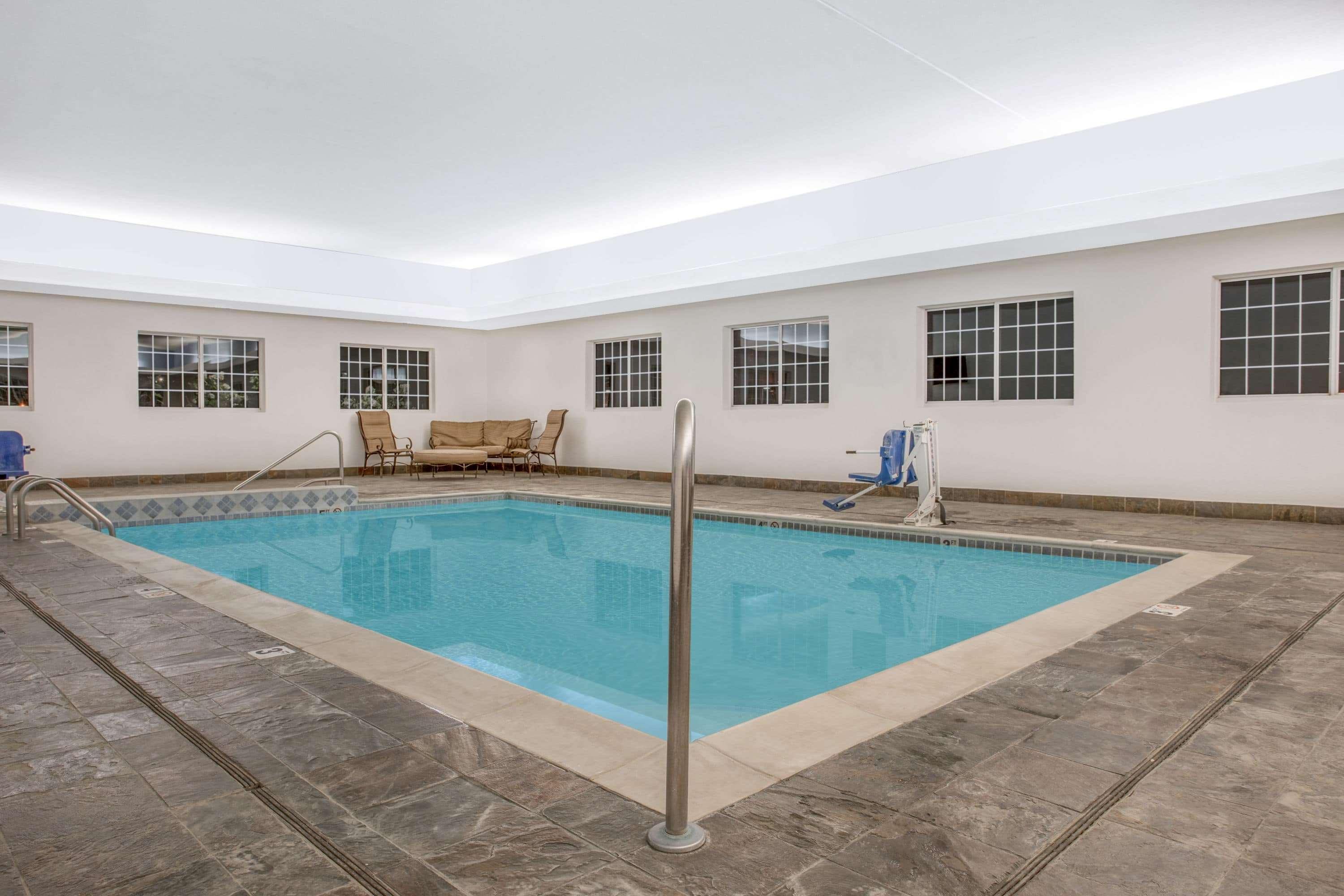 Super 8 By Wyndham Cedar Falls Esterno foto