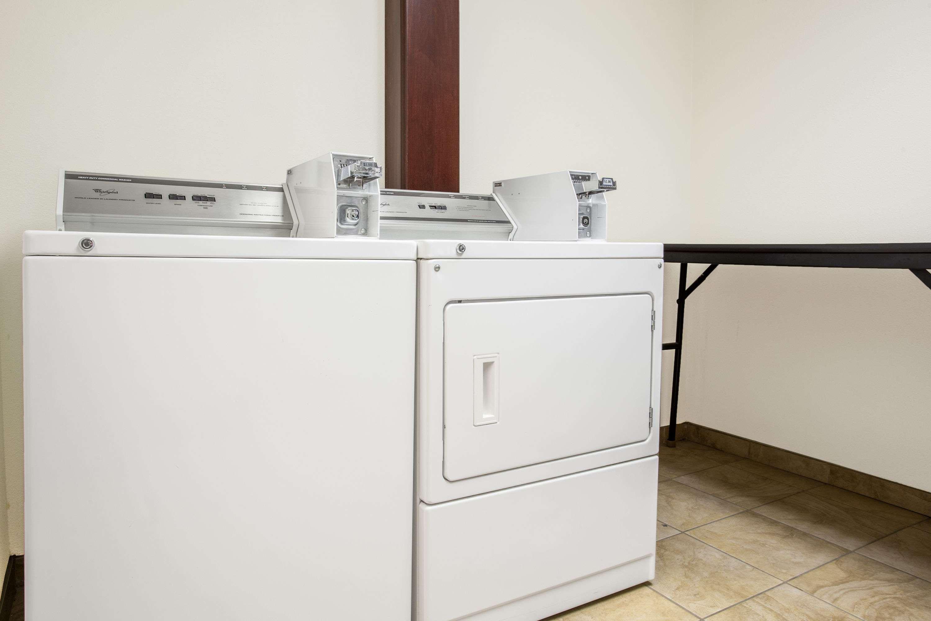 Super 8 By Wyndham Cedar Falls Esterno foto
