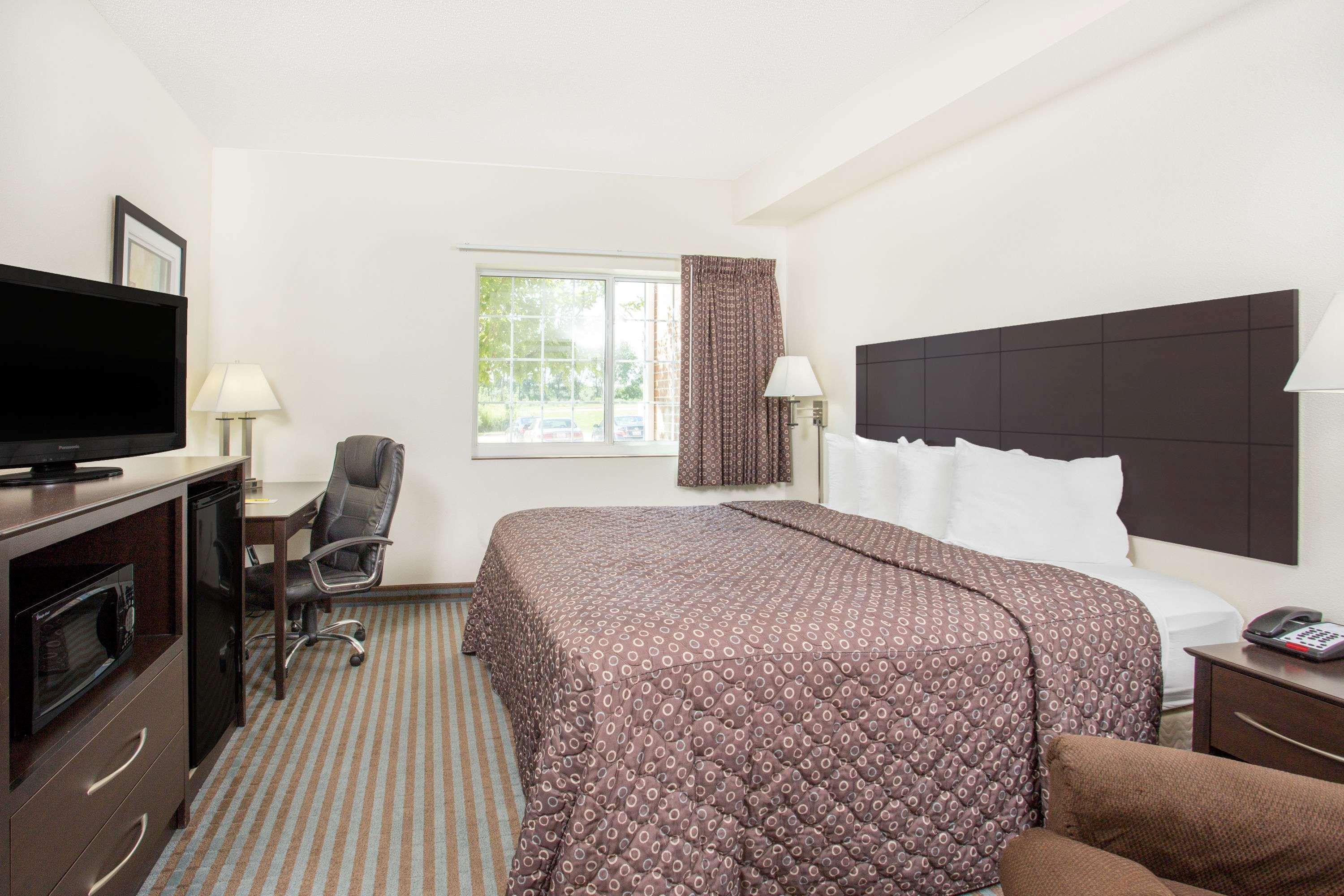 Super 8 By Wyndham Cedar Falls Esterno foto