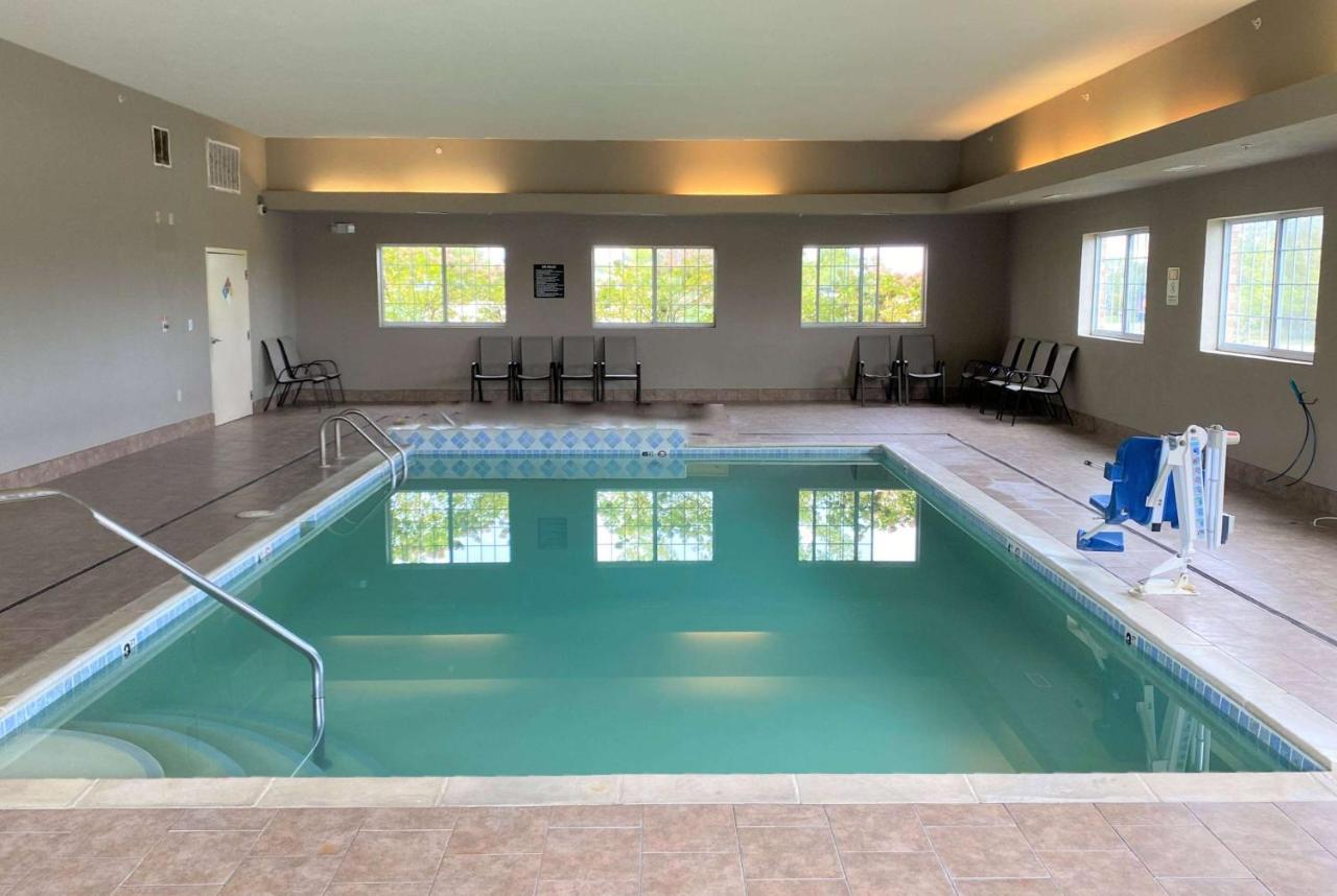 Super 8 By Wyndham Cedar Falls Esterno foto