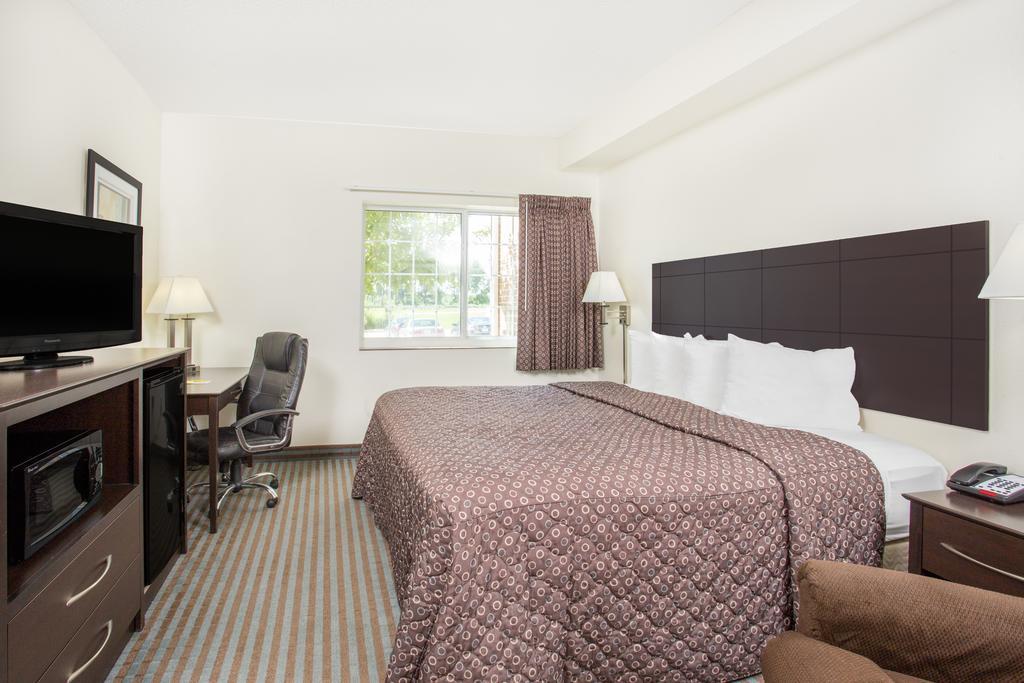 Super 8 By Wyndham Cedar Falls Esterno foto