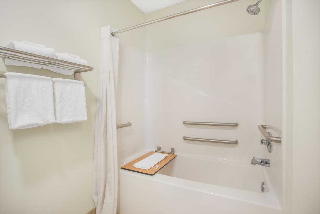 Super 8 By Wyndham Cedar Falls Esterno foto